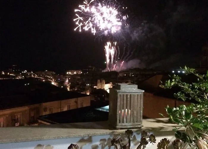 Oda ve Kahvaltı Il Piccolo Attico Caltagirone